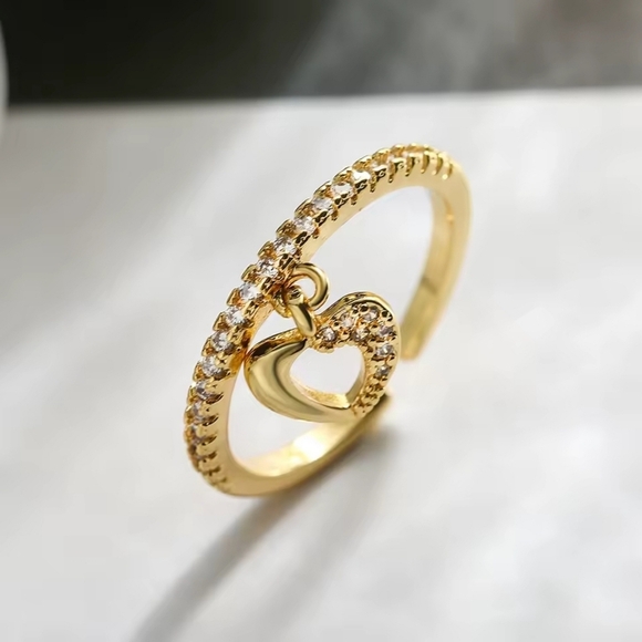 Elegant Gold Heart Charm Ring - Picture 3 of 4